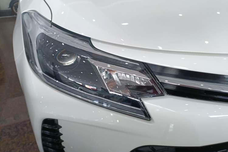 Used Toyota Vios FS 2022 1.5L 20th Anniversary Edition Right Front Headlight