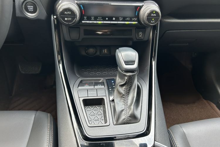 Used Toyota Wildlander 2024 2.0L CVT Two-Wheel Drive Luxury PLUS Edition Interior 3