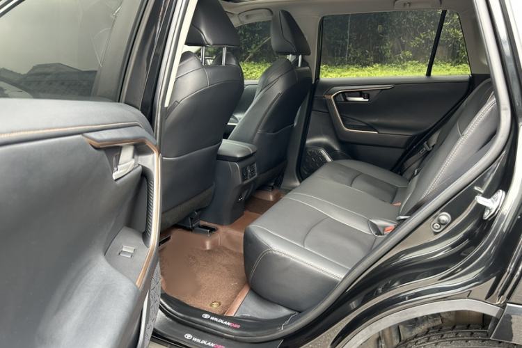 Used Toyota Wildlander 2024 2.0L CVT Two-Wheel Drive Luxury PLUS Edition Interior 5