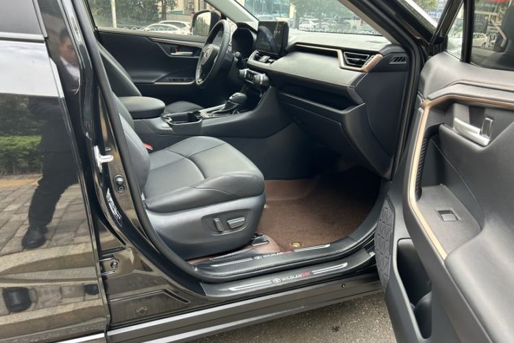 Used Toyota Wildlander 2024 2.0L CVT Two-Wheel Drive Luxury PLUS Edition Right Front Seat
