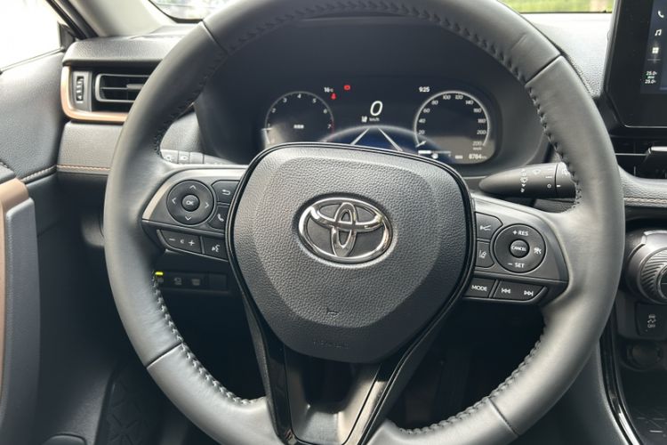 Used Toyota Wildlander 2024 2.0L CVT Two-Wheel Drive Luxury PLUS Edition Steering Wheel