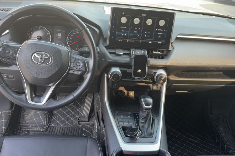 Used Toyota Wildlander 2021 2.0L CVT 4x4 Luxury Edition Interior 3