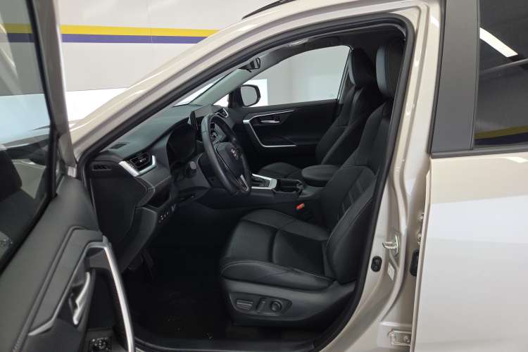 Used Toyota Wildlander 2023 Dual-Motor 2.5L E-CVT Two-Wheel Drive Luxury PLUS Edition Left Front Seat