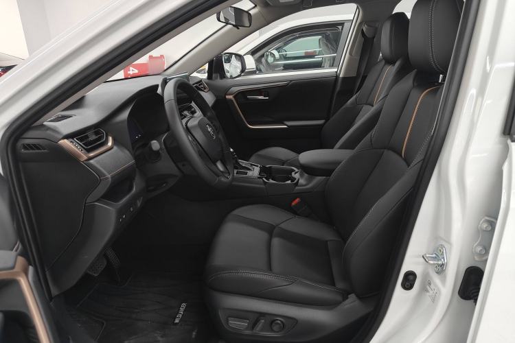 Used Toyota Wildlander 2024 Dual-Motor 2.5L E-CVT Two-Wheel Drive Urban Edition Interior 2