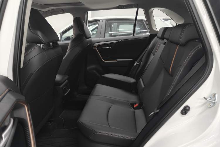 Used Toyota Wildlander 2024 Dual-Motor 2.5L E-CVT Two-Wheel Drive Urban Edition Interior 3