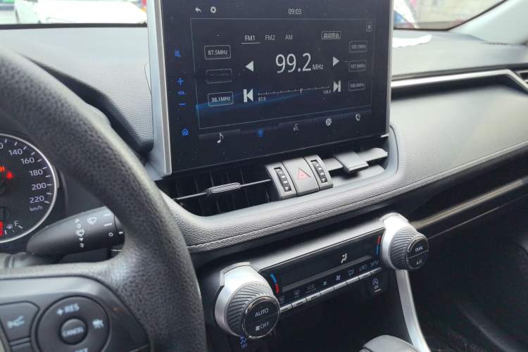 Used Toyota Wildlander 2020 2.0L CVT Two-Wheel Drive Luxury Edition Audio And AC Panel