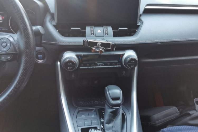 Used Toyota Wildlander 2020 2.0L CVT Two-Wheel Drive Luxury Edition Audio And AC Panel