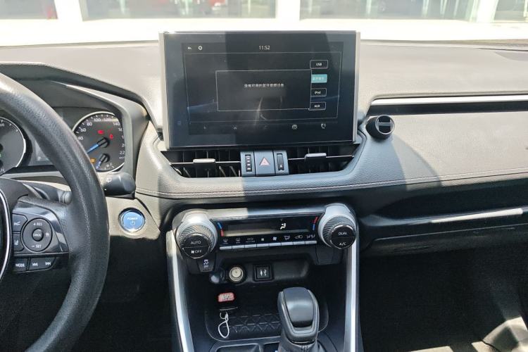 Used Toyota Wildlander 2020 Dual-Motor 2.5L E-CVT Four-Wheel Drive Luxury Edition Audio And AC Panel