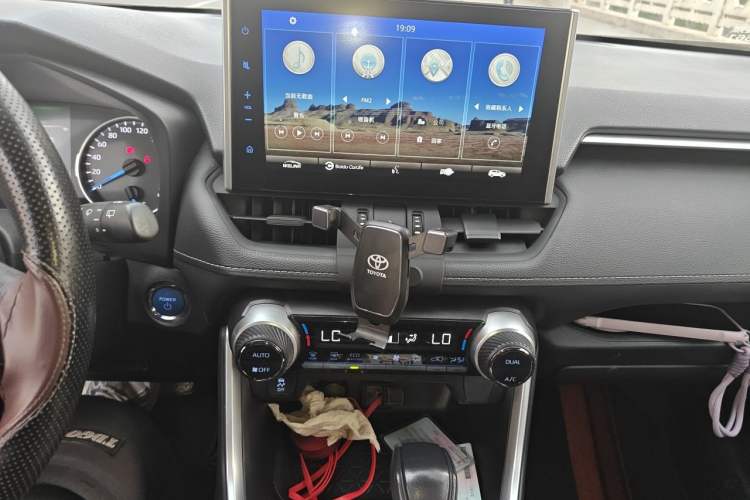 Used Toyota Wildlander 2020 Dual-Motor 2.5L E-CVT Four-Wheel Drive Luxury Edition Audio And AC Panel