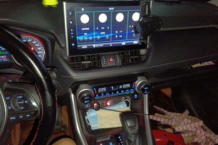 Used Toyota Wildlander 2020 2.0L CVT 4x4 Luxury Edition Audio And AC Panel