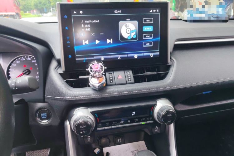 Used Toyota Wildlander 2020 2.0L CVT 4x4 Luxury Edition Audio And AC Panel