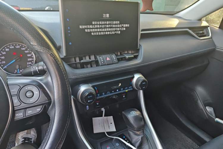 Used Toyota Wildlander 2020 Dual-Engine 2.5L E-CVT Two-Wheel Drive Luxury Edition Audio And AC Panel