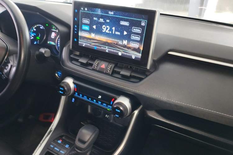 Used Toyota Wildlander 2020 Dual-Engine 2.5L E-CVT Two-Wheel Drive Luxury Edition Audio And AC Panel