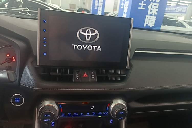Used Toyota Wildlander 2020 2.0L CVT 4x4 Luxury Edition Audio And AC Panel
