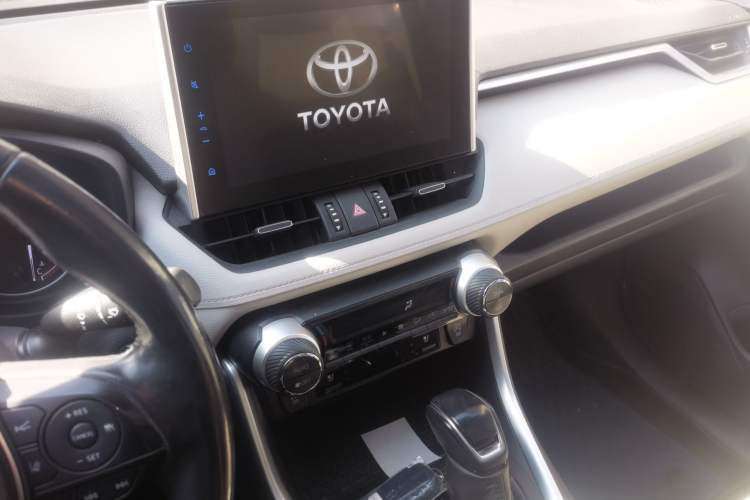 Used Toyota Wildlander 2020 2.0L CVT Four-Wheel Drive Premium Edition Audio And AC Panel