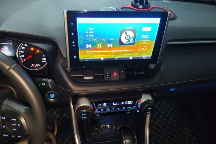 Used Toyota Wildlander 2020 2.0L CVT Two-Wheel Drive Prestige Edition Audio And AC Panel