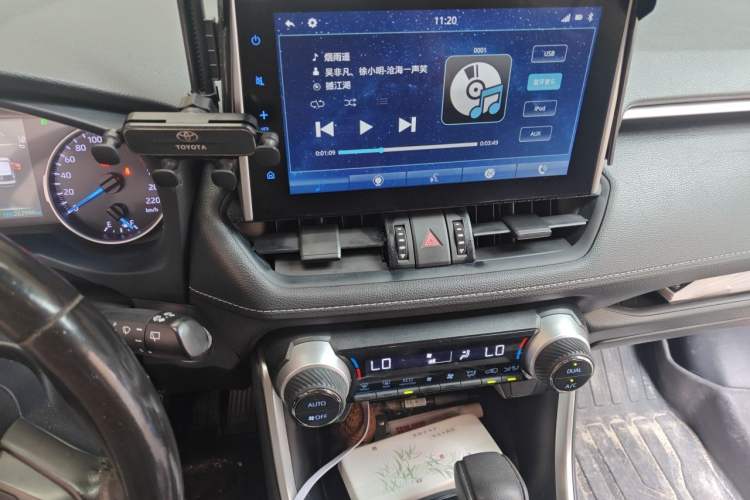 Used Toyota Wildlander 2020 Dual-Engine 2.5L E-CVT Two-Wheel Drive Luxury Edition Audio And AC Panel