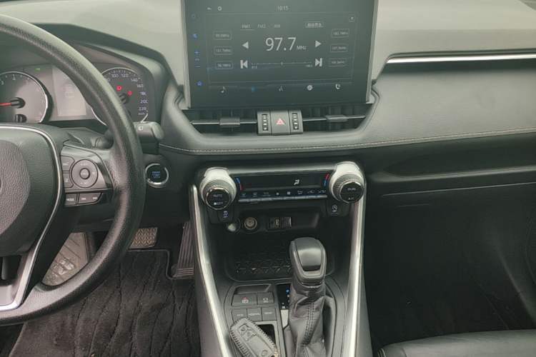 Used Toyota Wildlander 2020 2.0L CVT Two-Wheel Drive Luxury Edition Audio And AC Panel