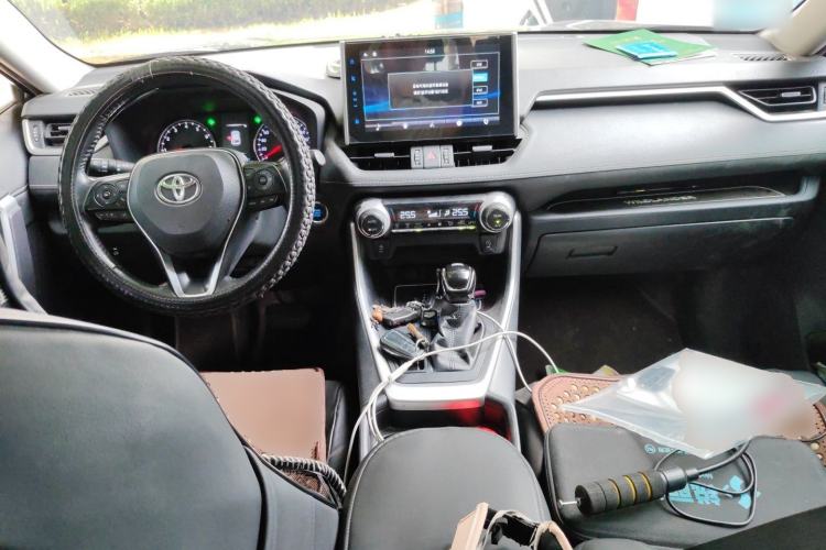 Used Toyota Wildlander 2020 2.0L CVT Two-Wheel Drive Luxury Edition Center Console