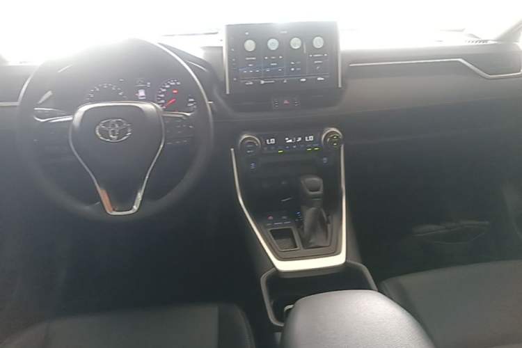 Used Toyota Wildlander 2020 2.0L CVT Two-Wheel Drive Luxury Edition Center Console