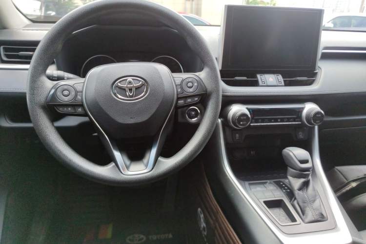 Used Toyota Wildlander 2020 2.0L CVT Two-Wheel Drive Luxury Edition Center Console