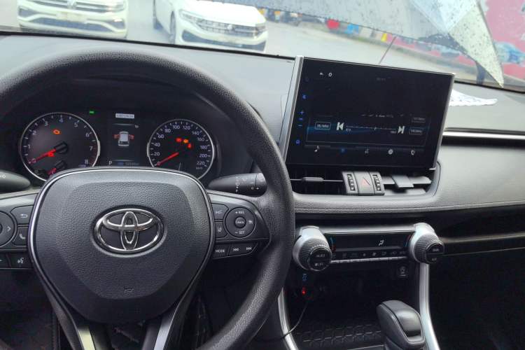 Used Toyota Wildlander 2020 2.0L CVT Two-Wheel Drive Luxury Edition Center Console