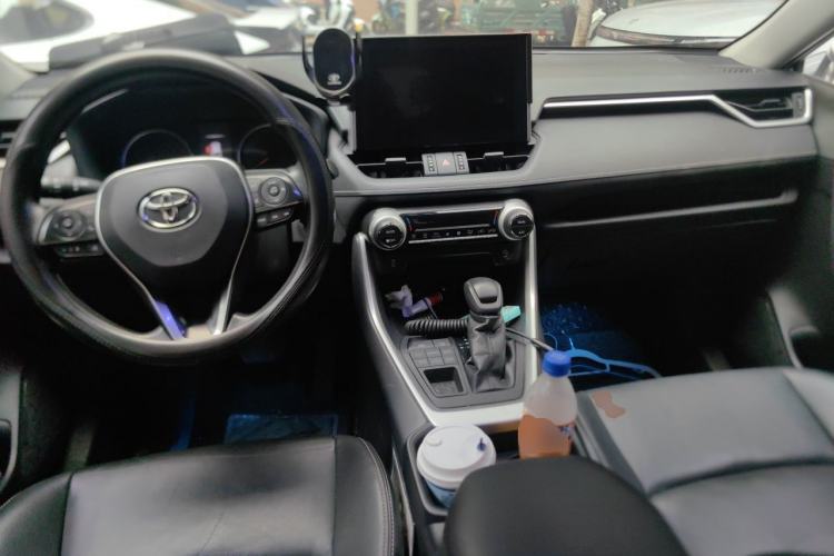 Used Toyota Wildlander 2020 2.0L CVT 4x4 Luxury Edition Center Console