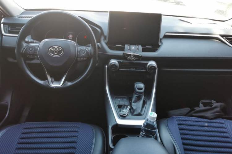 Used Toyota Wildlander 2020 2.0L CVT Two-Wheel Drive Luxury Edition Center Console