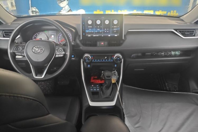 Used Toyota Wildlander 2020 2.0L CVT 4x4 Luxury Edition Center Console