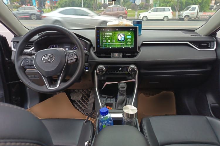 Used Toyota Wildlander 2020 2.0L CVT 4x4 Luxury Edition Center Console