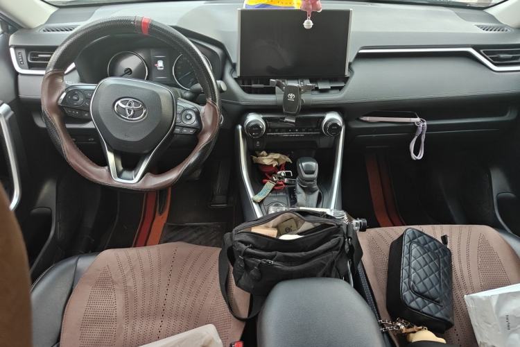 Used Toyota Wildlander 2020 Dual-Motor 2.5L E-CVT Four-Wheel Drive Luxury Edition Center Console