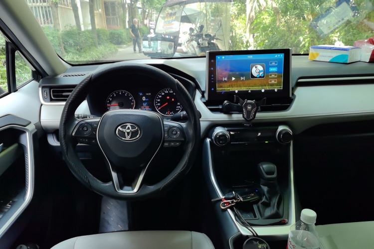 Used Toyota Wildlander 2020 2.0L CVT Two-Wheel Drive Luxury Edition Center Console
