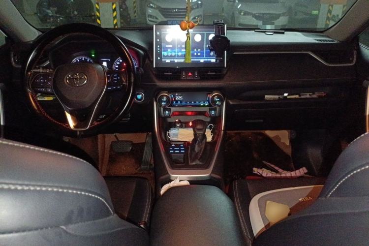 Used Toyota Wildlander 2020 2.0L CVT 4x4 Luxury Edition Center Console