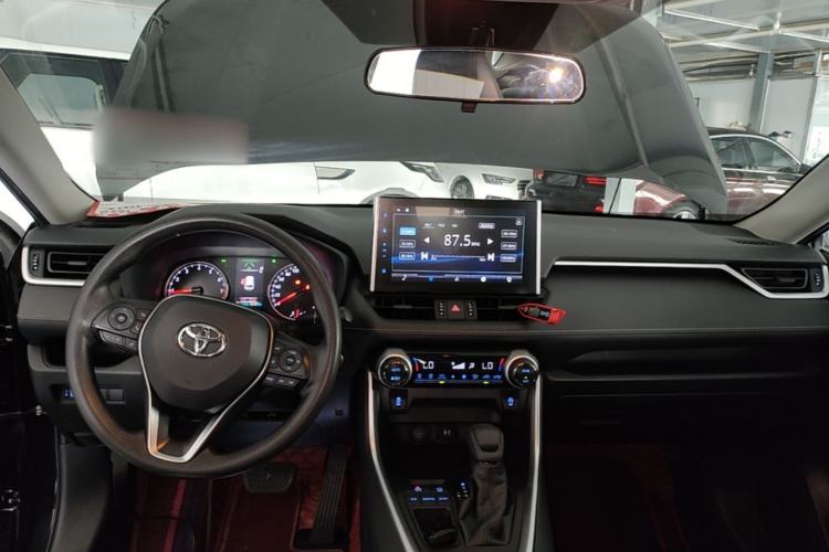 Used Toyota Wildlander 2020 2.0L CVT Two-Wheel Drive Luxury Edition Center Console