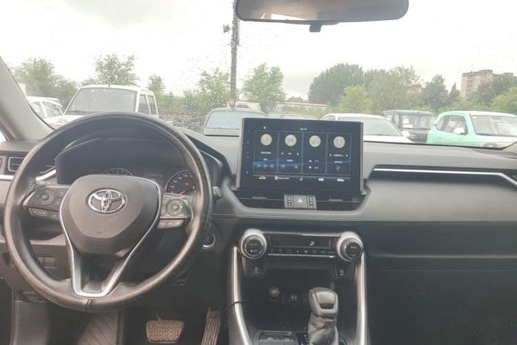 Used Toyota Wildlander 2020 2.0L CVT 4x4 Luxury Edition Center Console