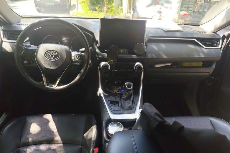 Used Toyota Wildlander 2020 Dual-Engine 2.5L E-CVT Two-Wheel Drive Prestige Edition Center Console