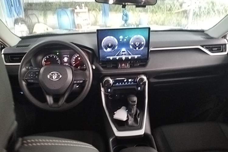Used Toyota Wildlander 2020 2.0L CVT Two-Wheel Drive Leading Edition Center Console