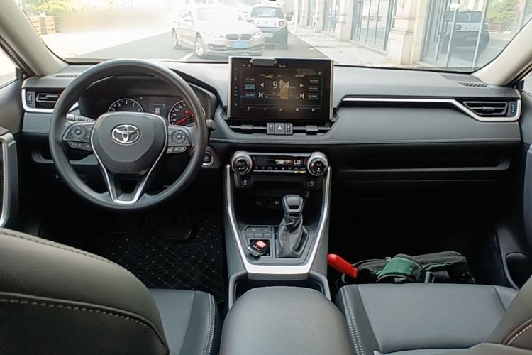 Used Toyota Wildlander 2020 2.0L CVT Two-Wheel Drive Luxury Edition Center Console