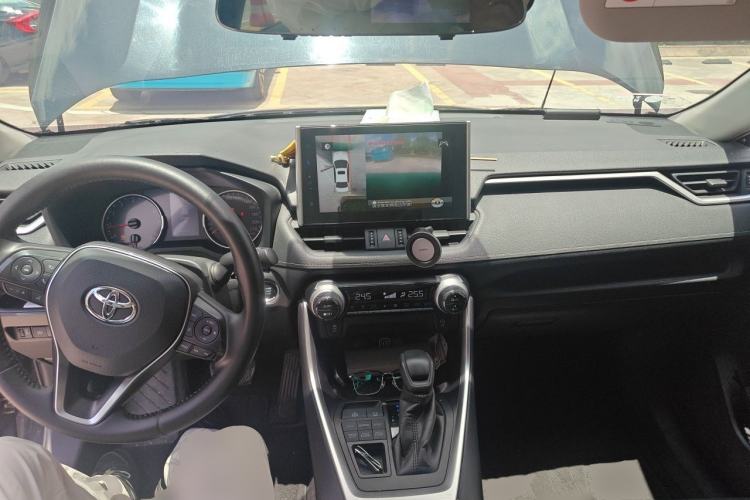 Used Toyota Wildlander 2020 2.0L CVT 4x4 Luxury Edition Center Console