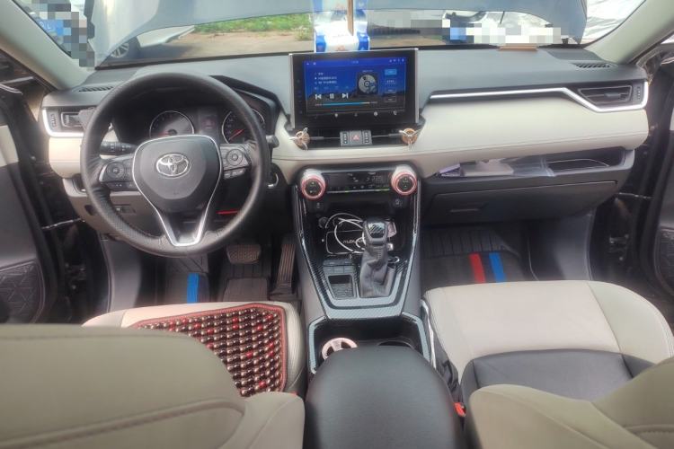 Used Toyota Wildlander 2020 2.0L CVT Two-Wheel Drive Luxury Edition Center Console