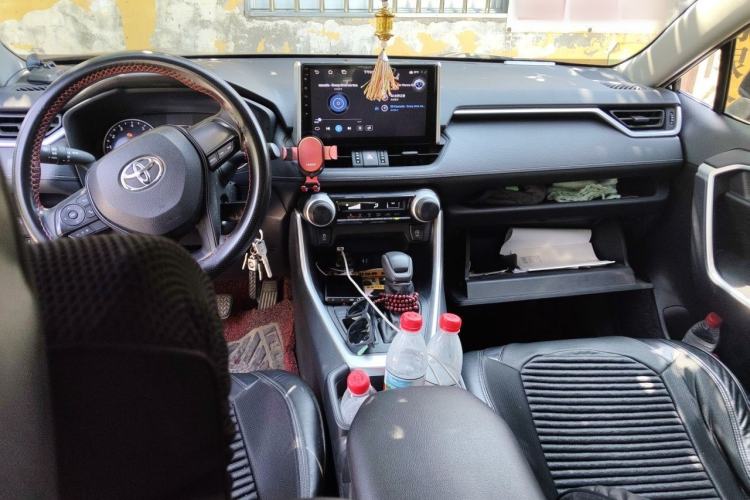 Used Toyota Wildlander 2020 2.0L CVT Two-Wheel Drive Leading Edition Center Console