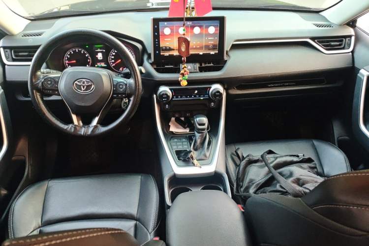 Used Toyota Wildlander 2020 2.0L CVT 4x4 Luxury Edition Center Console