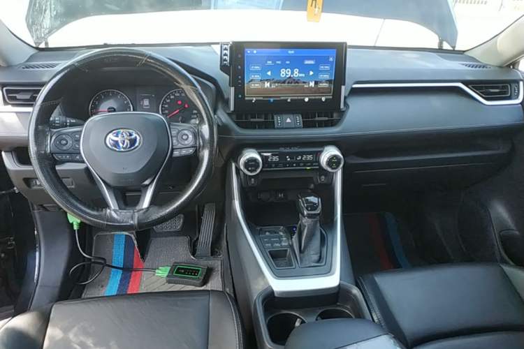 Used Toyota Wildlander 2020 2.0L CVT 4x4 Luxury Edition Center Console