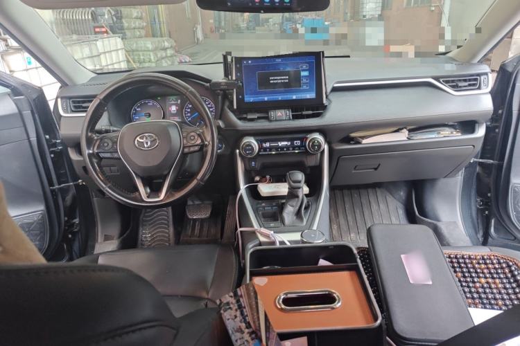 Used Toyota Wildlander 2020 Dual-Engine 2.5L E-CVT Two-Wheel Drive Luxury Edition Center Console