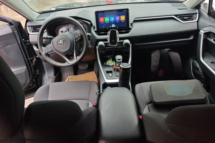 Used Toyota Wildlander 2020 2.0L CVT Two-Wheel Drive Leading Edition Center Console