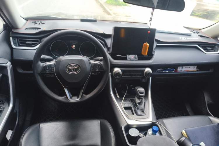 Used Toyota Wildlander 2020 2.0L CVT Two-Wheel Drive Luxury Edition Center Console