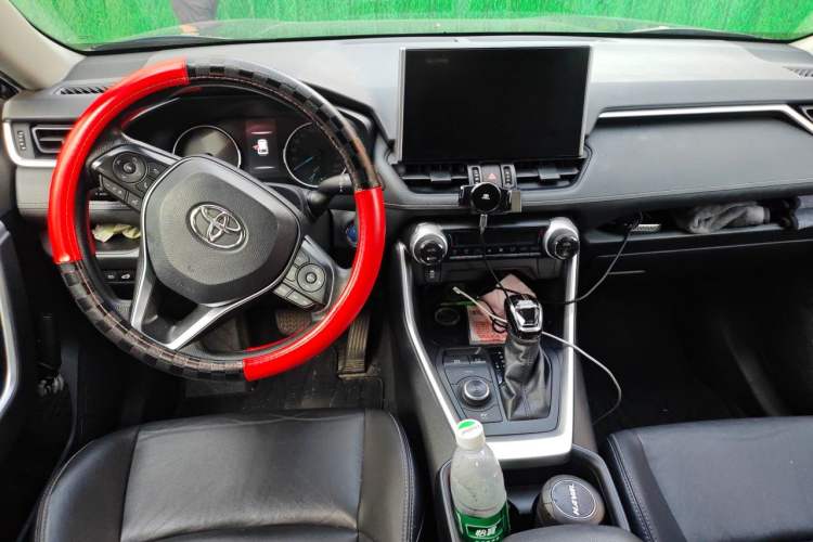 Used Toyota Wildlander 2020 Dual-Motor 2.5L E-CVT Four-Wheel Drive Luxury Edition Center Console