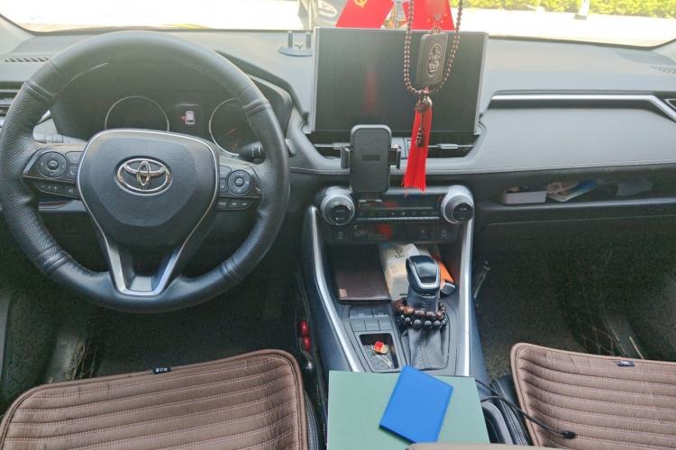 Used Toyota Wildlander 2020 2.0L CVT Two-Wheel Drive Prestige Edition Center Console