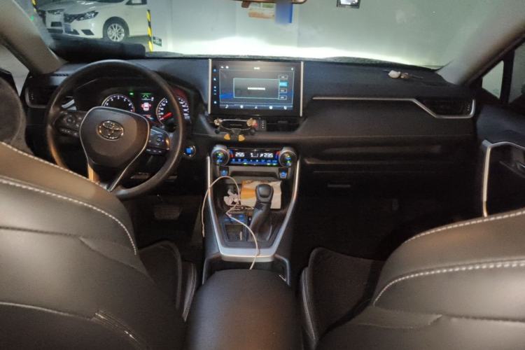 Used Toyota Wildlander 2020 2.0L CVT Two-Wheel Drive Luxury Edition Center Console