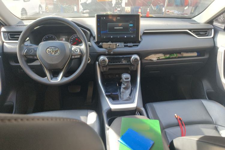 Used Toyota Wildlander 2020 2.0L CVT 4x4 Luxury Edition Center Console